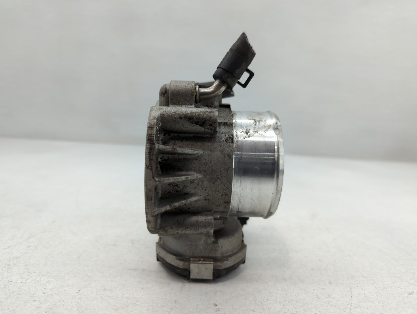 2011-2015 Kia Optima Throttle Body P/N:35100-2G700 Fits Fits 2011 2012 2013 2014 2015 2016 OEM Used Auto Parts - Oemusedautoparts1.com