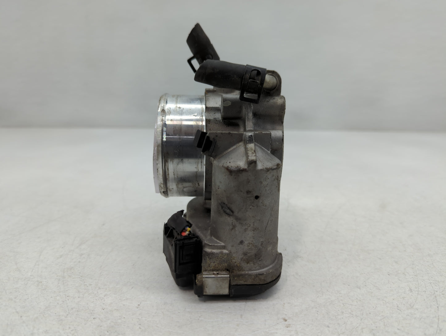 2011-2015 Kia Optima Throttle Body P/N:35100-2G700 Fits Fits 2011 2012 2013 2014 2015 2016 OEM Used Auto Parts - Oemusedautoparts1.com