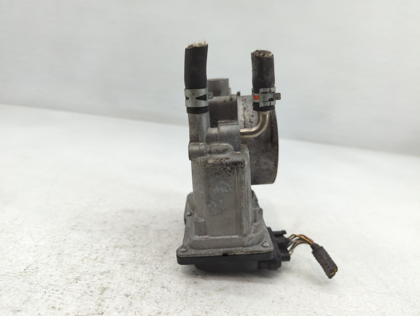 2007-2016 Toyota Sienna Throttle Body P/N:22030-0P050 Fits OEM Used Auto Parts - Oemusedautoparts1.com