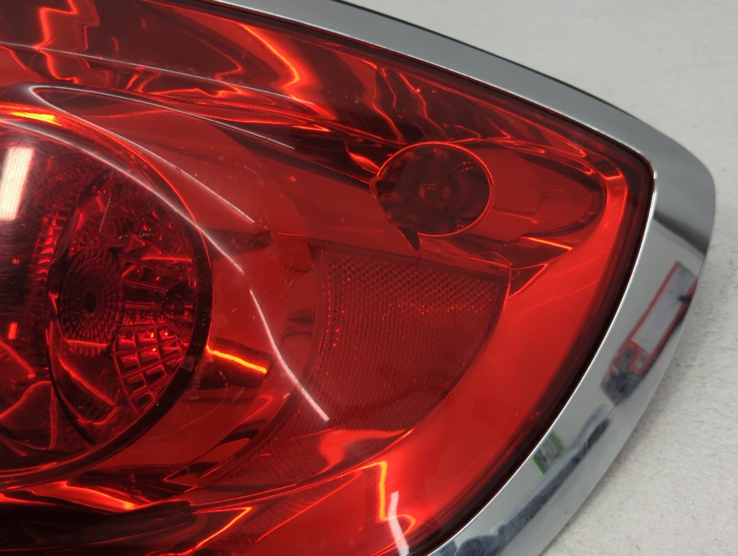 2008-2012 Buick Enclave Tail Light Assembly Passenger Right OEM P/N:25877330 22070 Fits Fits 2008 2009 2010 2011 2012 OEM Used Auto Parts - Oemusedautoparts1.com