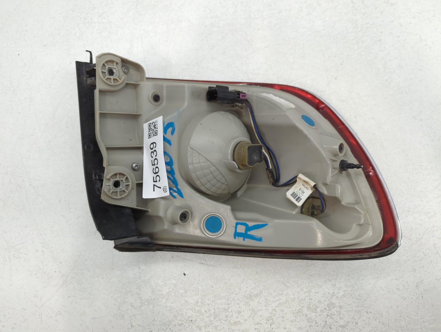 2008-2012 Buick Enclave Tail Light Assembly Passenger Right OEM P/N:25877330 22070 Fits Fits 2008 2009 2010 2011 2012 OEM Used Auto Parts - Oemusedautoparts1.com
