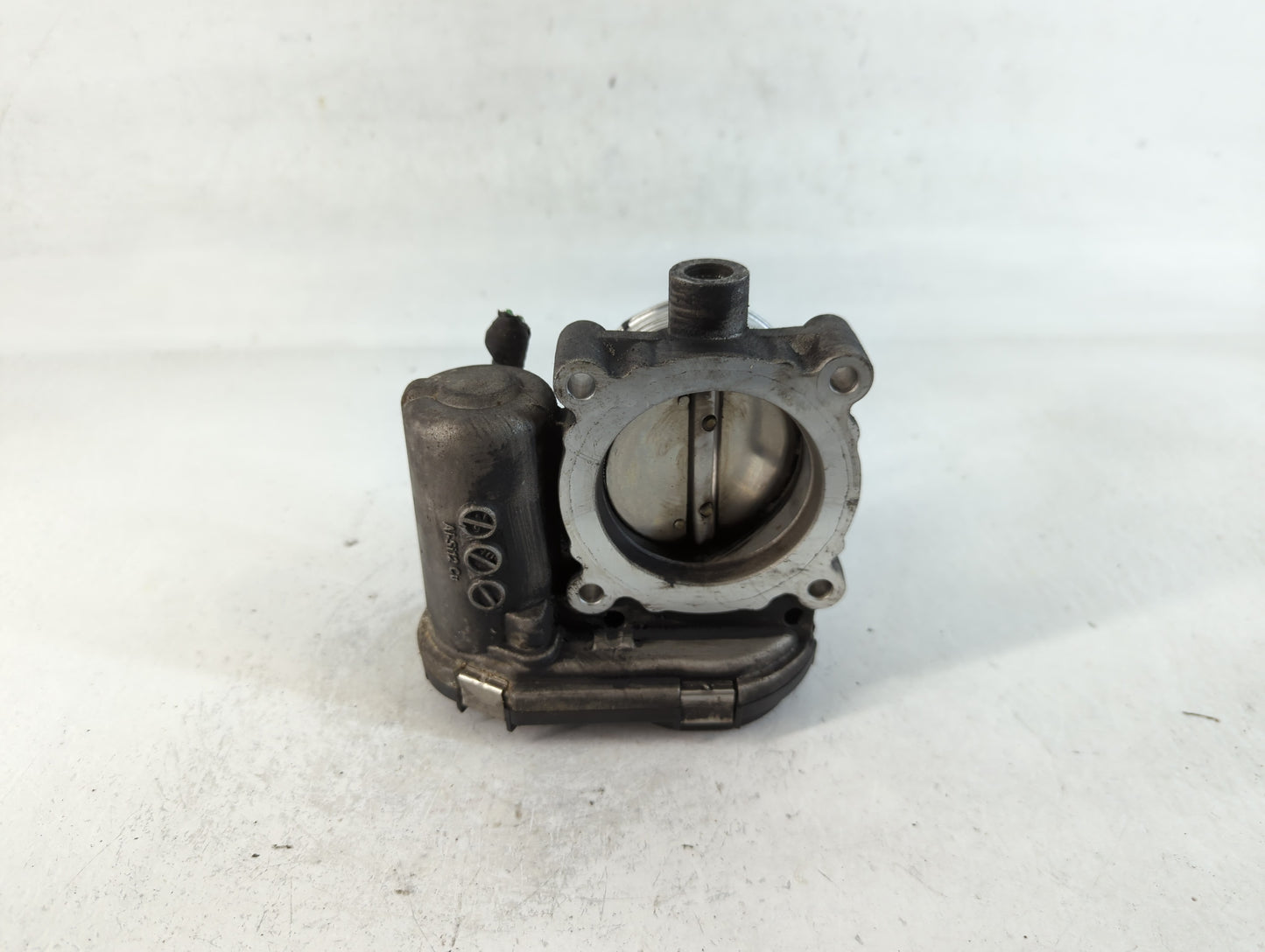 2012-2013 Ford Focus Throttle Body P/N:CM5E 9F991 AD Fits Fits 2012 2013 2014 2015 2016 2017 OEM Used Auto Parts - Oemusedautoparts1.com