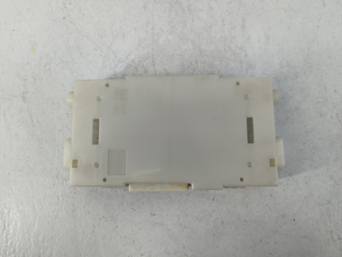 2014-2015 Nissan Altima Chassis Control Module Ccm Bcm Body Control - Oemusedautoparts1.com