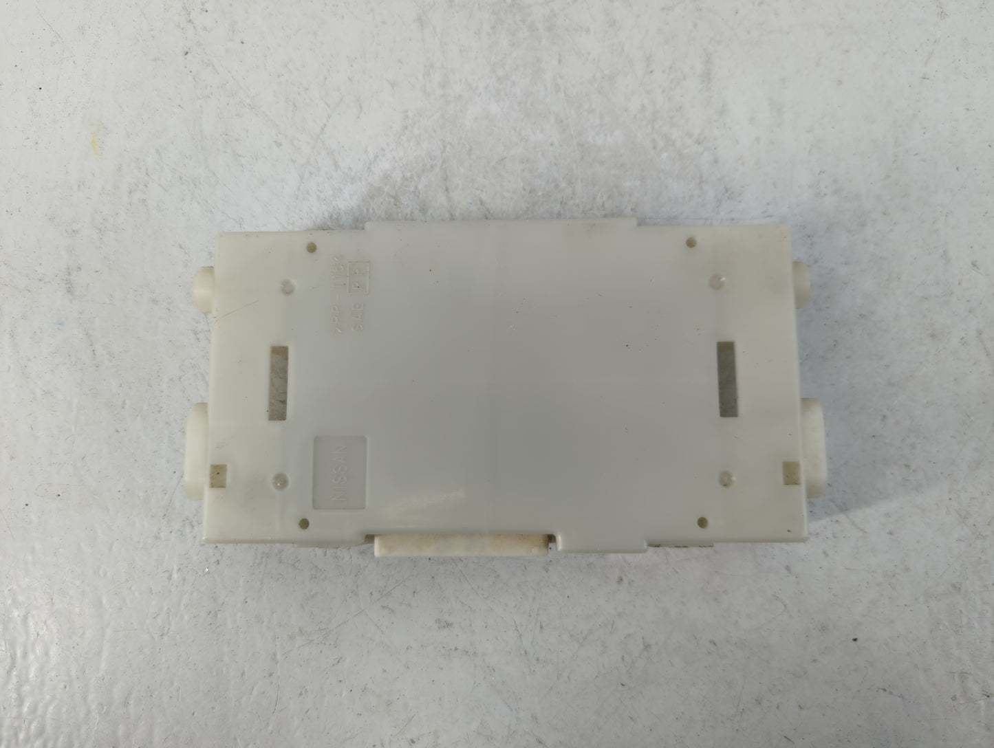 2014-2015 Nissan Altima Chassis Control Module Ccm Bcm Body Control - Oemusedautoparts1.com