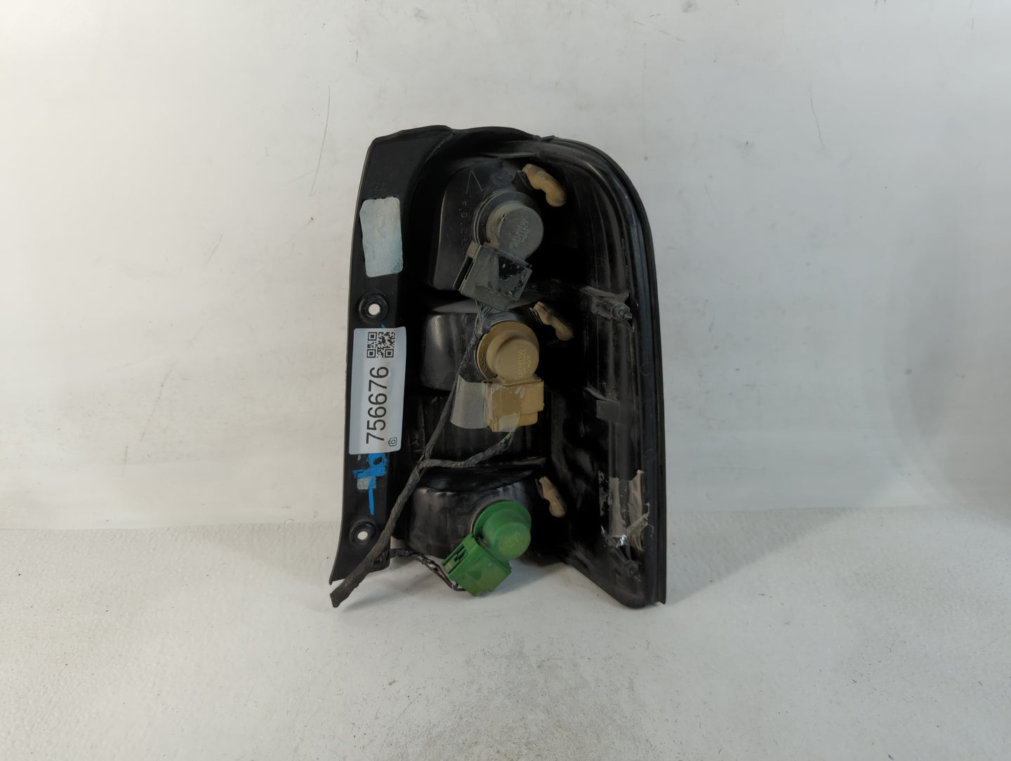 2001-2007 Ford Escape Tail Light Assembly Driver Left OEM P/N:2U5A-13411-AB Fits Fits 2001 2002 2003 2004 2005 2006 2007 OEM Used Auto Parts - Oemusedautoparts1.com