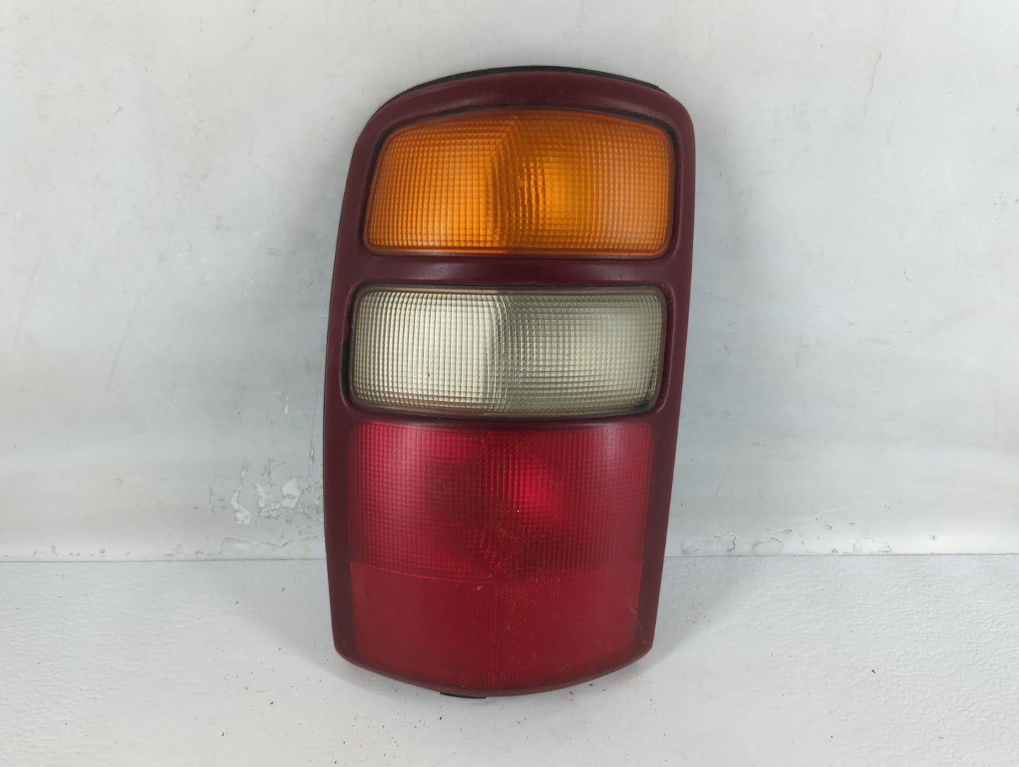 2004-2006 Chevrolet Tahoe Tail Light Assembly Driver Left OEM P/N:16525375 Fits Fits 2004 2005 2006 OEM Used Auto Parts - Oemusedautoparts1.com