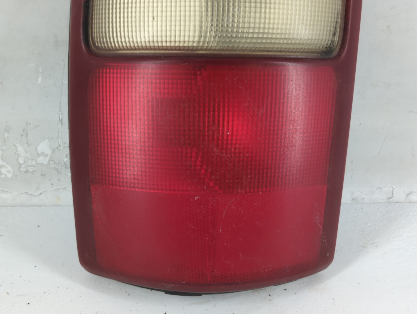 2004-2006 Chevrolet Tahoe Tail Light Assembly Driver Left OEM P/N:16525375 Fits Fits 2004 2005 2006 OEM Used Auto Parts - Oemusedautoparts1.com