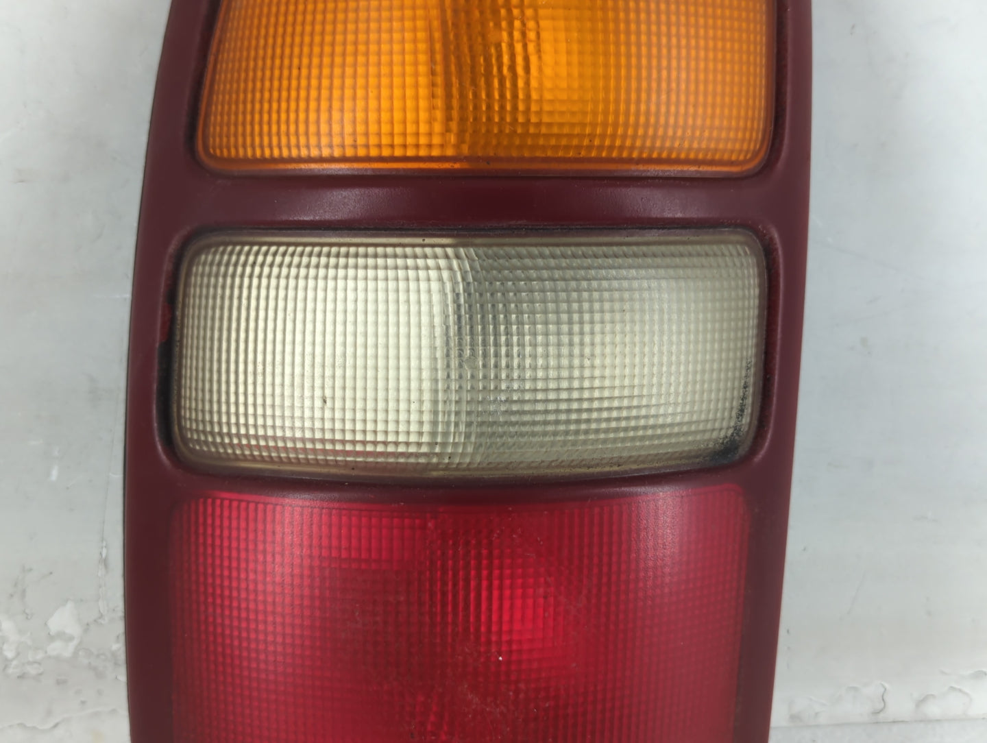 2004-2006 Chevrolet Tahoe Tail Light Assembly Driver Left OEM P/N:16525375 Fits Fits 2004 2005 2006 OEM Used Auto Parts - Oemusedautoparts1.com