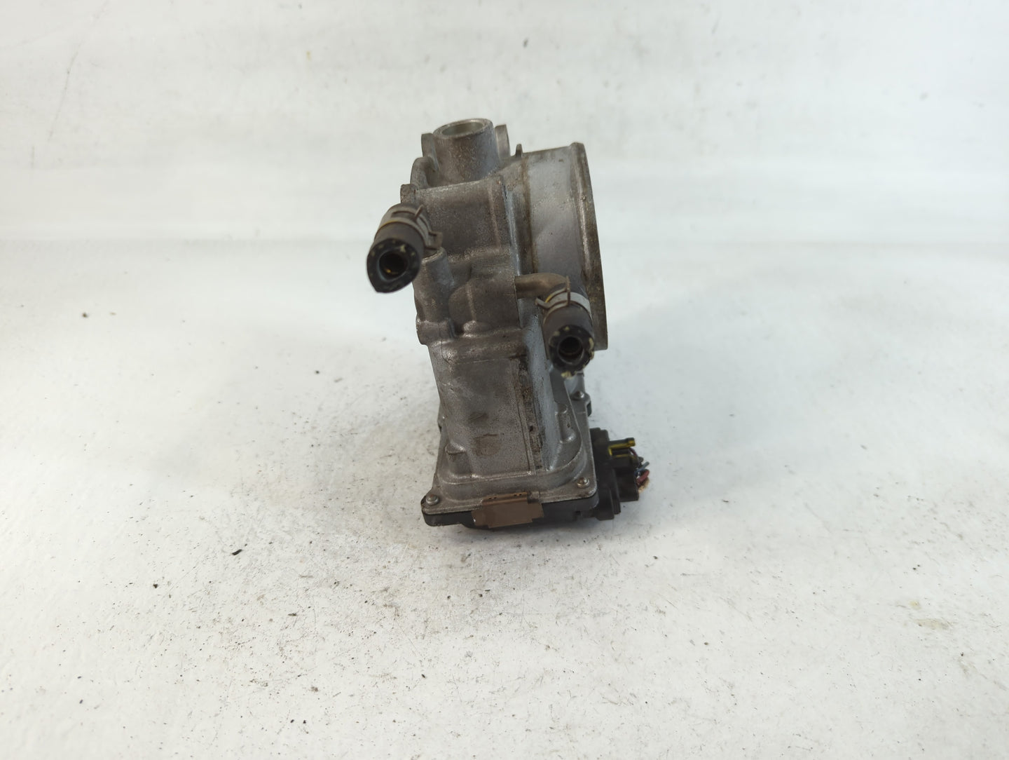 2016-2022 Nissan Titan Throttle Body P/N:1LA76-01 Fits Fits 2011 2012 2013 2014 2015 2016 2017 2018 2019 2020 2021 2022 OEM Used Auto Parts - Oemusedautoparts1.com