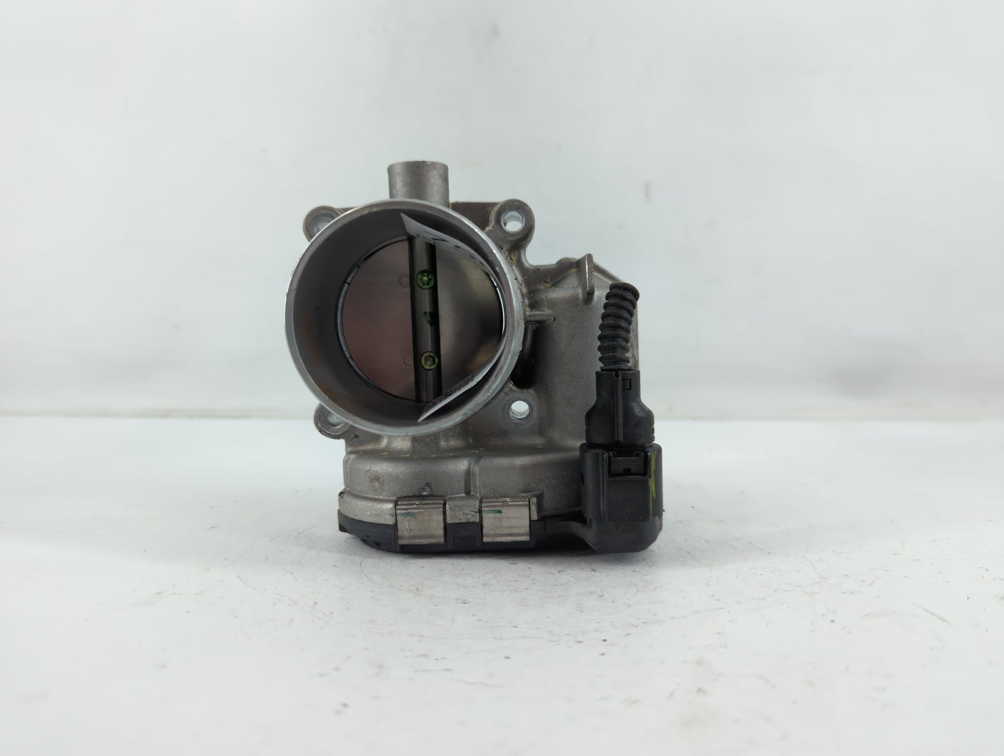 2014-2017 Volkswagen Passat Throttle Body P/N:06K 133 062 AA Fits Fits 2014 2015 2016 2017 OEM Used Auto Parts - Oemusedautoparts1.com