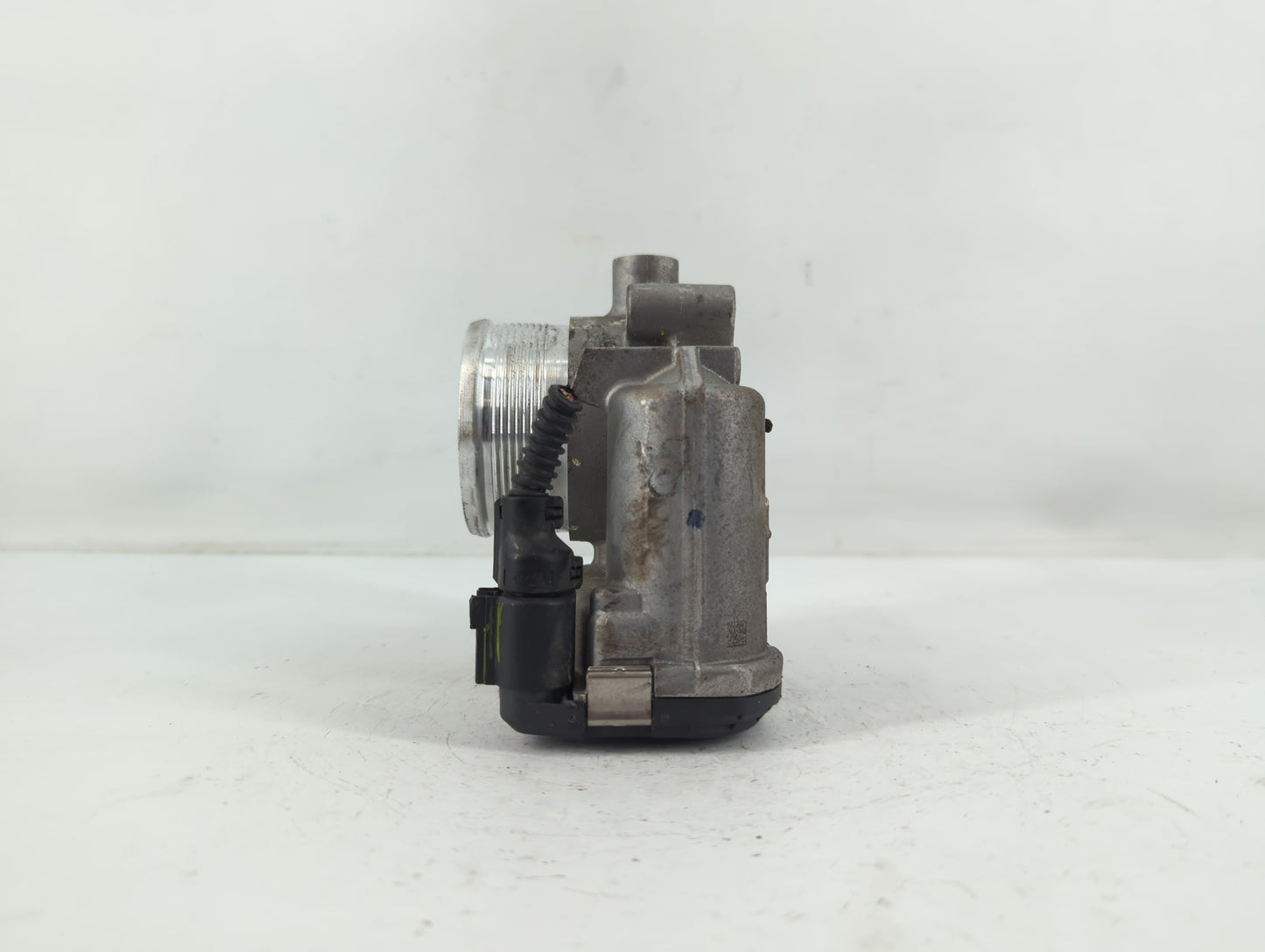 2014-2017 Volkswagen Passat Throttle Body P/N:06K 133 062 AA Fits Fits 2014 2015 2016 2017 OEM Used Auto Parts - Oemusedautoparts1.com