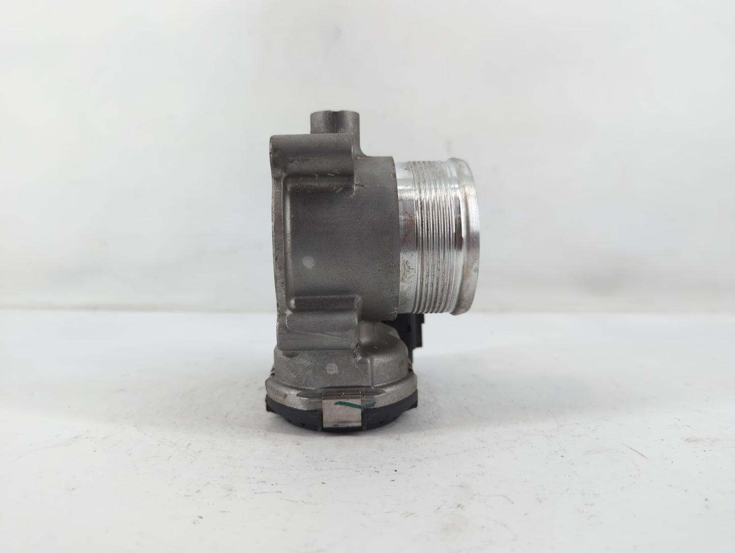 2014-2017 Volkswagen Passat Throttle Body P/N:06K 133 062 AA Fits Fits 2014 2015 2016 2017 OEM Used Auto Parts - Oemusedautoparts1.com