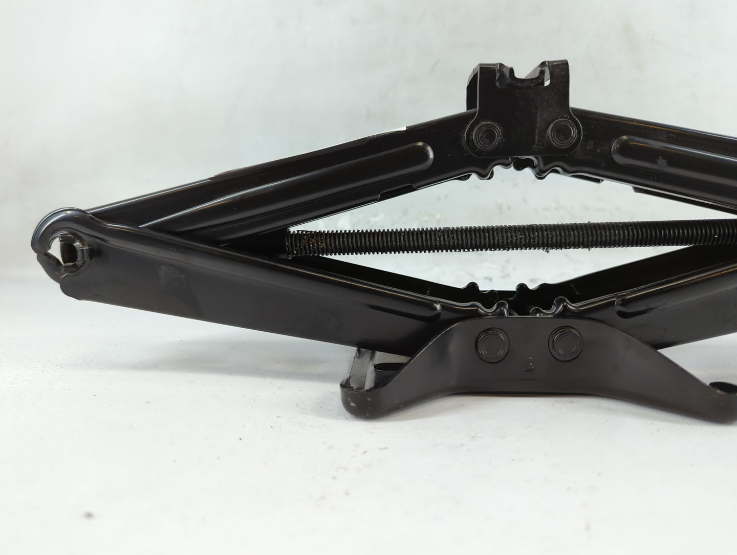 2008 Saturn Vue Spare Scissor Car Jack - Oemusedautoparts1.com
