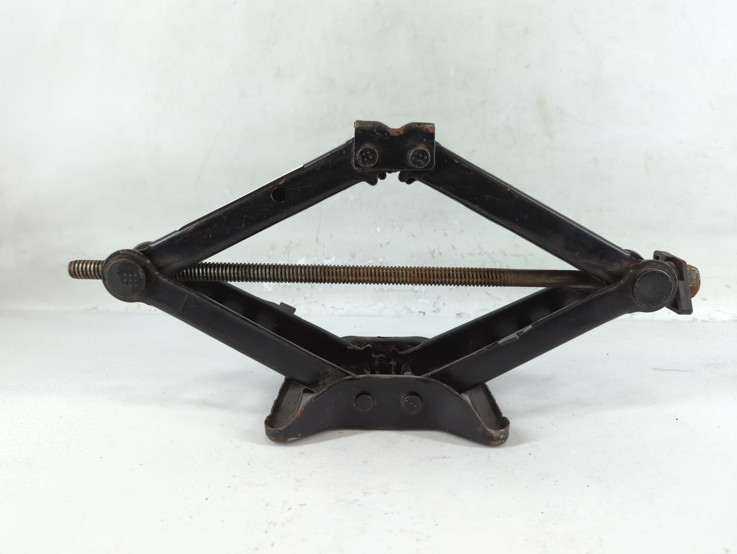 2005 Chrysler 300 Spare Scissor Car Jack - Oemusedautoparts1.com