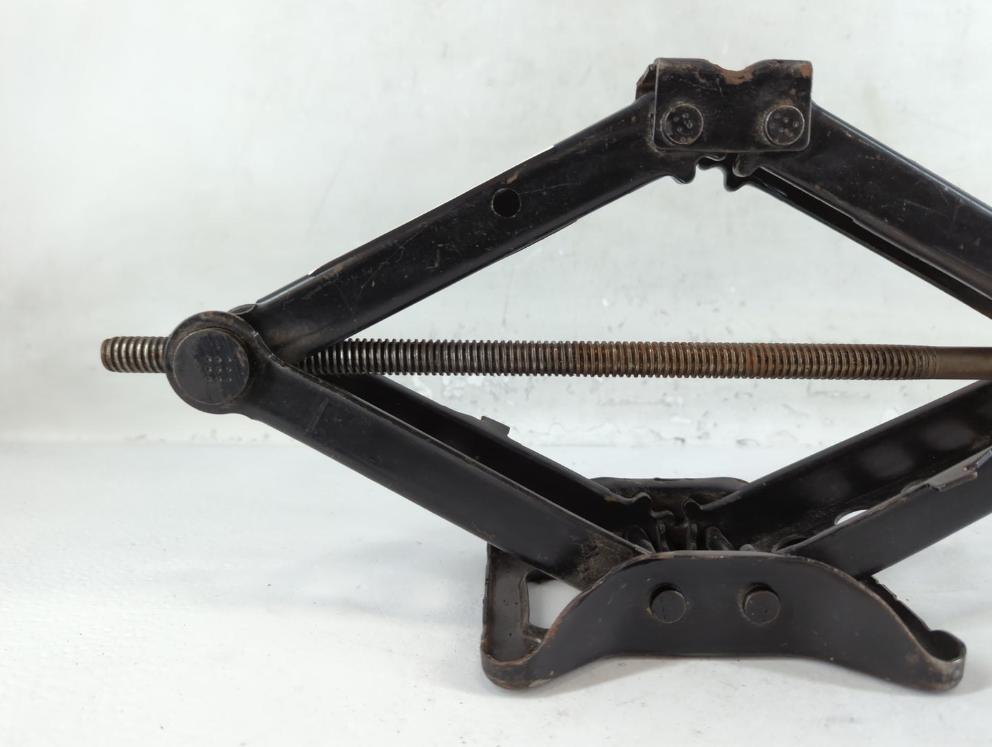 2005 Chrysler 300 Spare Scissor Car Jack - Oemusedautoparts1.com
