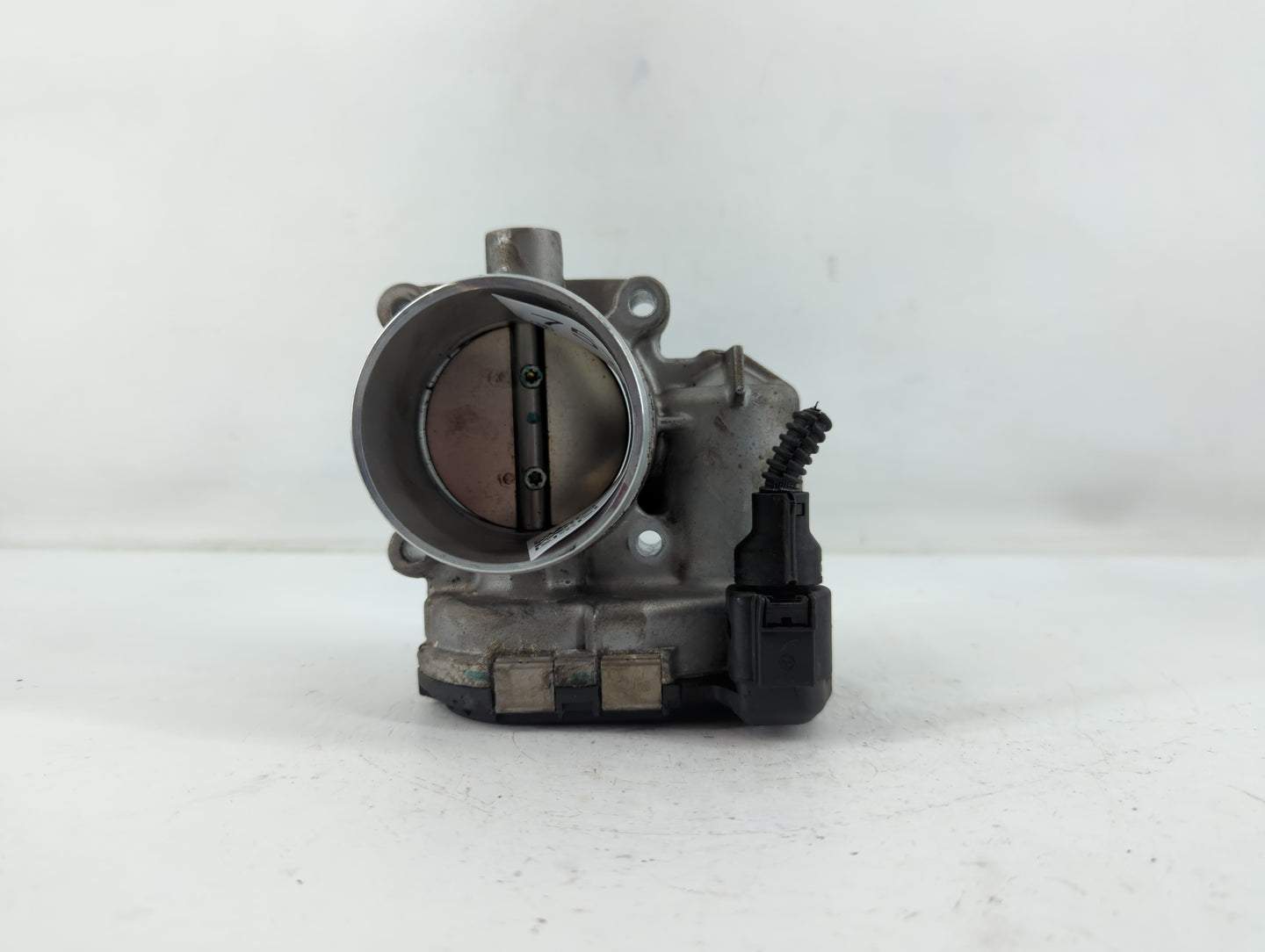 2014-2017 Volkswagen Passat Throttle Body P/N:06K 133 062 E Fits Fits 2014 2015 2016 2017 OEM Used Auto Parts - Oemusedautoparts1.com