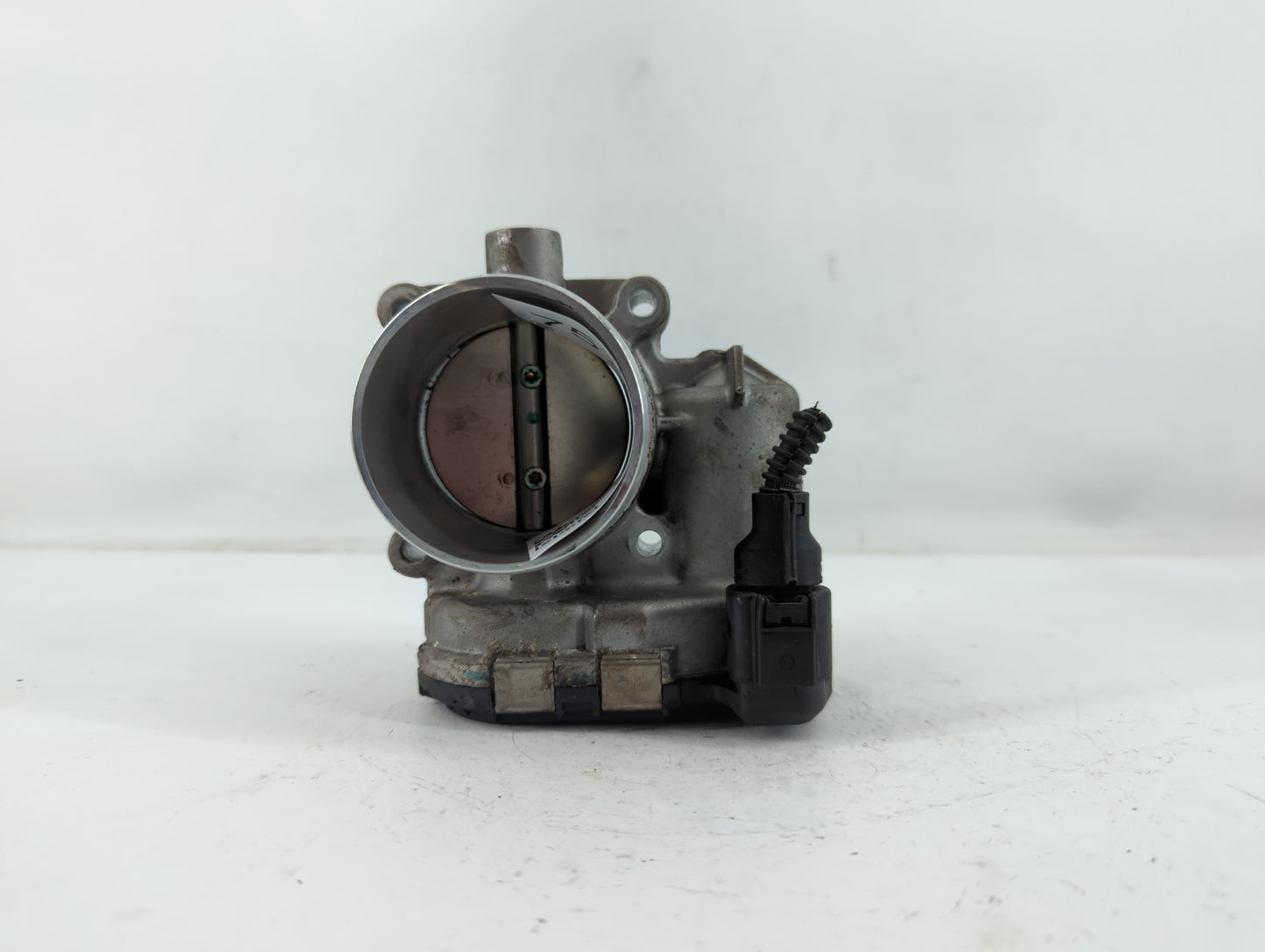 2014-2017 Volkswagen Passat Throttle Body P/N:06K 133 062 E Fits Fits 2014 2015 2016 2017 OEM Used Auto Parts - Oemusedautoparts1.com