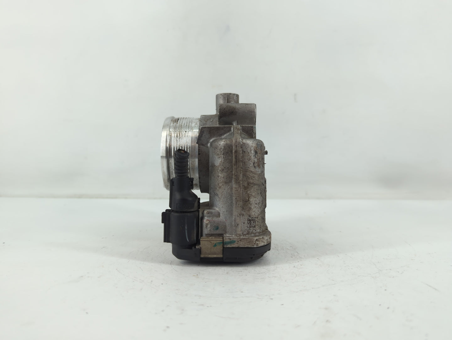2014-2017 Volkswagen Passat Throttle Body P/N:06K 133 062 E Fits Fits 2014 2015 2016 2017 OEM Used Auto Parts - Oemusedautoparts1.com