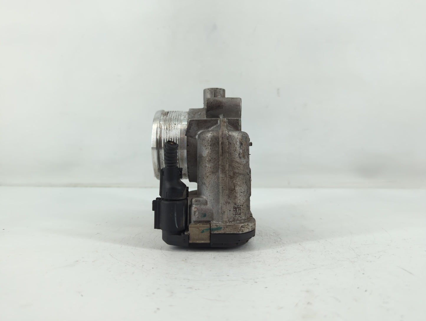 2014-2017 Volkswagen Passat Throttle Body P/N:06K 133 062 E Fits Fits 2014 2015 2016 2017 OEM Used Auto Parts - Oemusedautoparts1.com