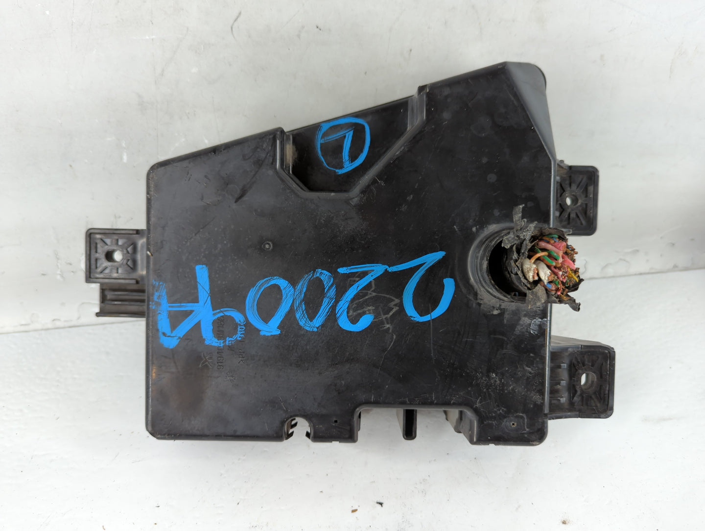 2012-2013 Hyundai Equus Fusebox Fuse Box Panel Relay Module P/N:91231-3N732 Fits Fits 2012 2013 OEM Used Auto Parts - Oemusedautoparts1.com
