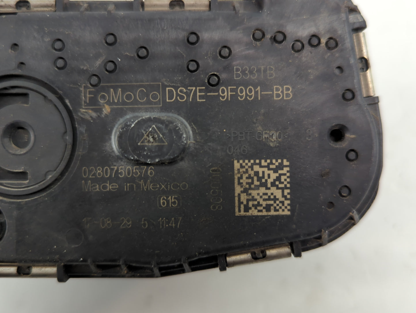 2015-2019 Lincoln Mkc Throttle Body P/N:DS7E-9F991-BB Fits Fits 2014 2015 2016 2017 2018 2019 2020 2021 2022 OEM Used Auto Parts - Oemusedautoparts1.com