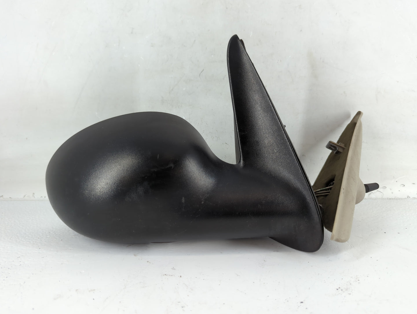 2007-2008 Chrysler Pt Cruiser Side Mirror Replacement Passenger Right View Door Mirror P/N:05067450AD Fits Fits 2007 2008 OEM Used Auto Parts - Oemusedautoparts1.com