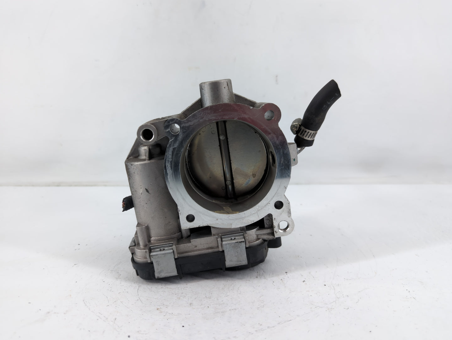 2006-2014 Volkswagen Jetta Throttle Body P/N:07K 133 062 A Fits Fits 2006 2007 2008 2009 2010 2011 2012 2013 2014 OEM Used Auto Parts - Oemusedautoparts1.com