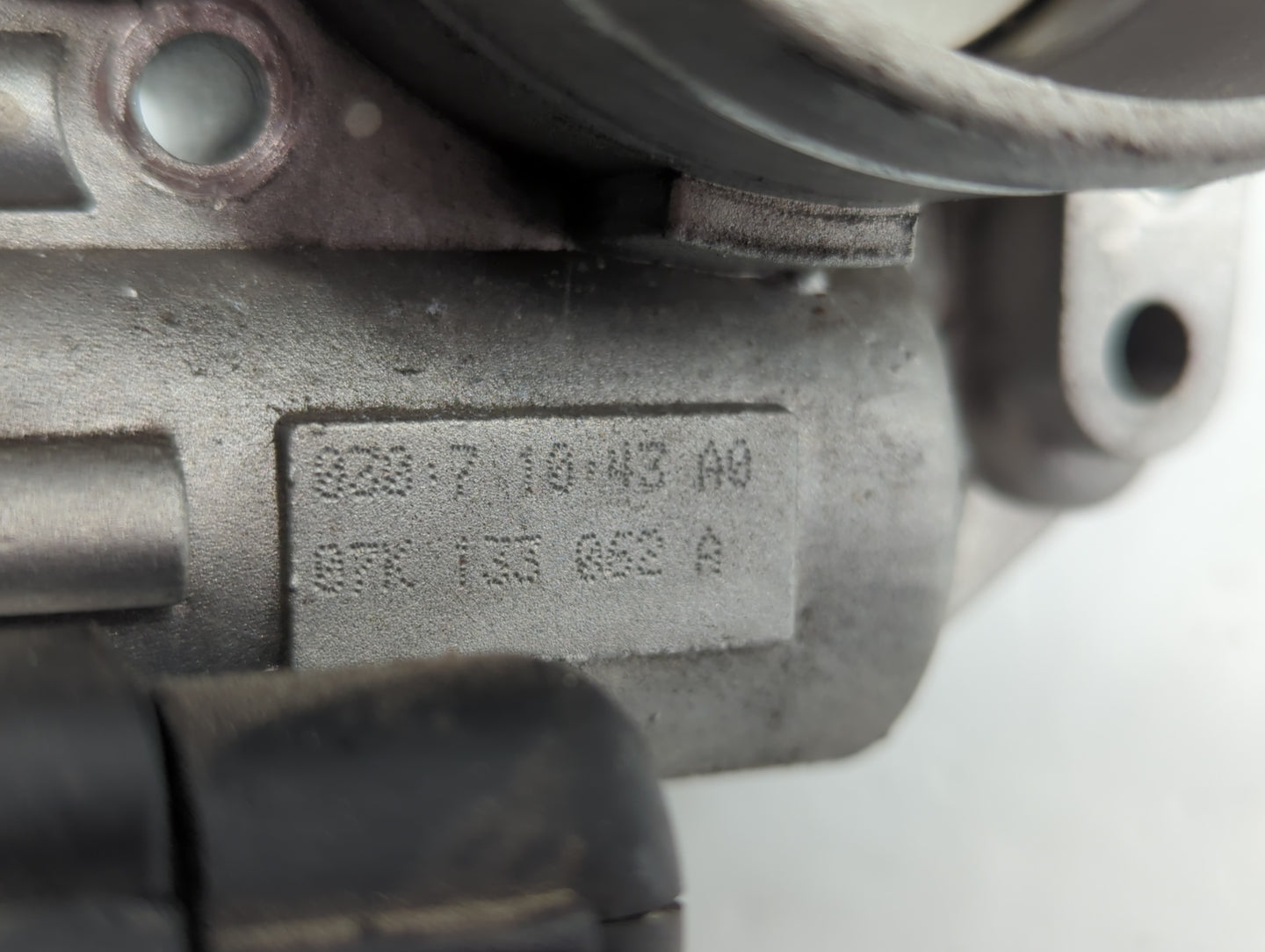 2006-2014 Volkswagen Jetta Throttle Body P/N:07K 133 062 A Fits Fits 2006 2007 2008 2009 2010 2011 2012 2013 2014 OEM Used Auto Parts - Oemusedautoparts1.com