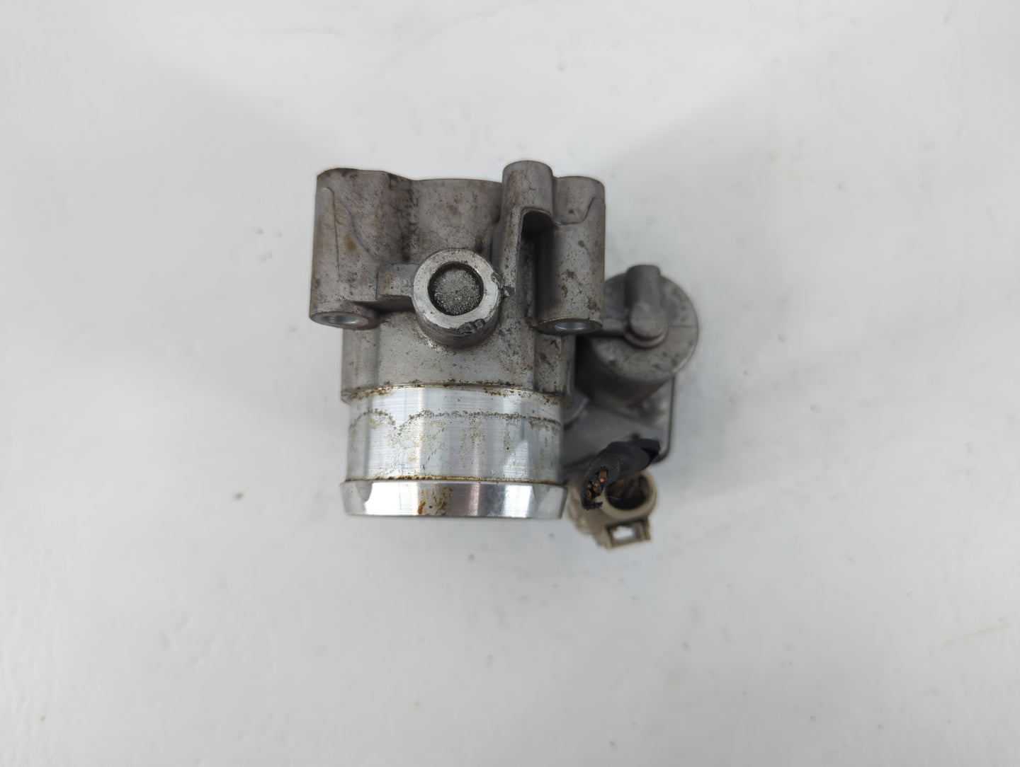 2014-2020 Ford Fusion Throttle Body P/N:DS7G-9F991-BB Fits Fits 2014 2015 2016 2017 2018 2019 2020 OEM Used Auto Parts - Oemusedautoparts1.com