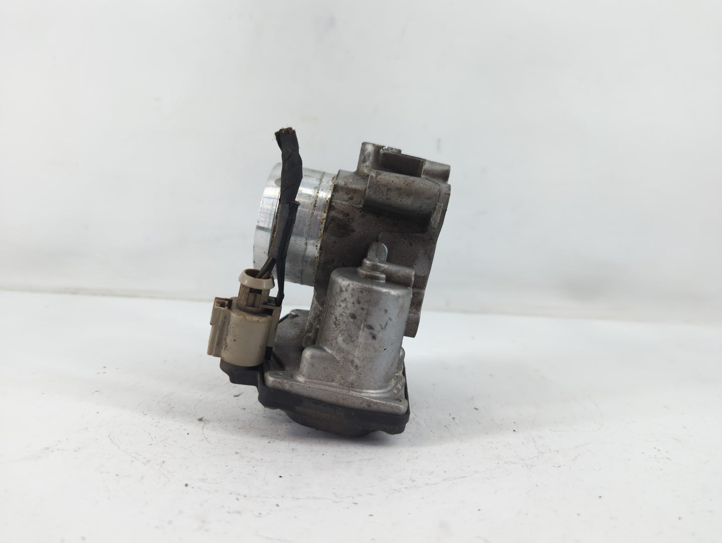 2014-2020 Ford Fusion Throttle Body P/N:DS7G-9F991-BB Fits Fits 2014 2015 2016 2017 2018 2019 2020 OEM Used Auto Parts - Oemusedautoparts1.com