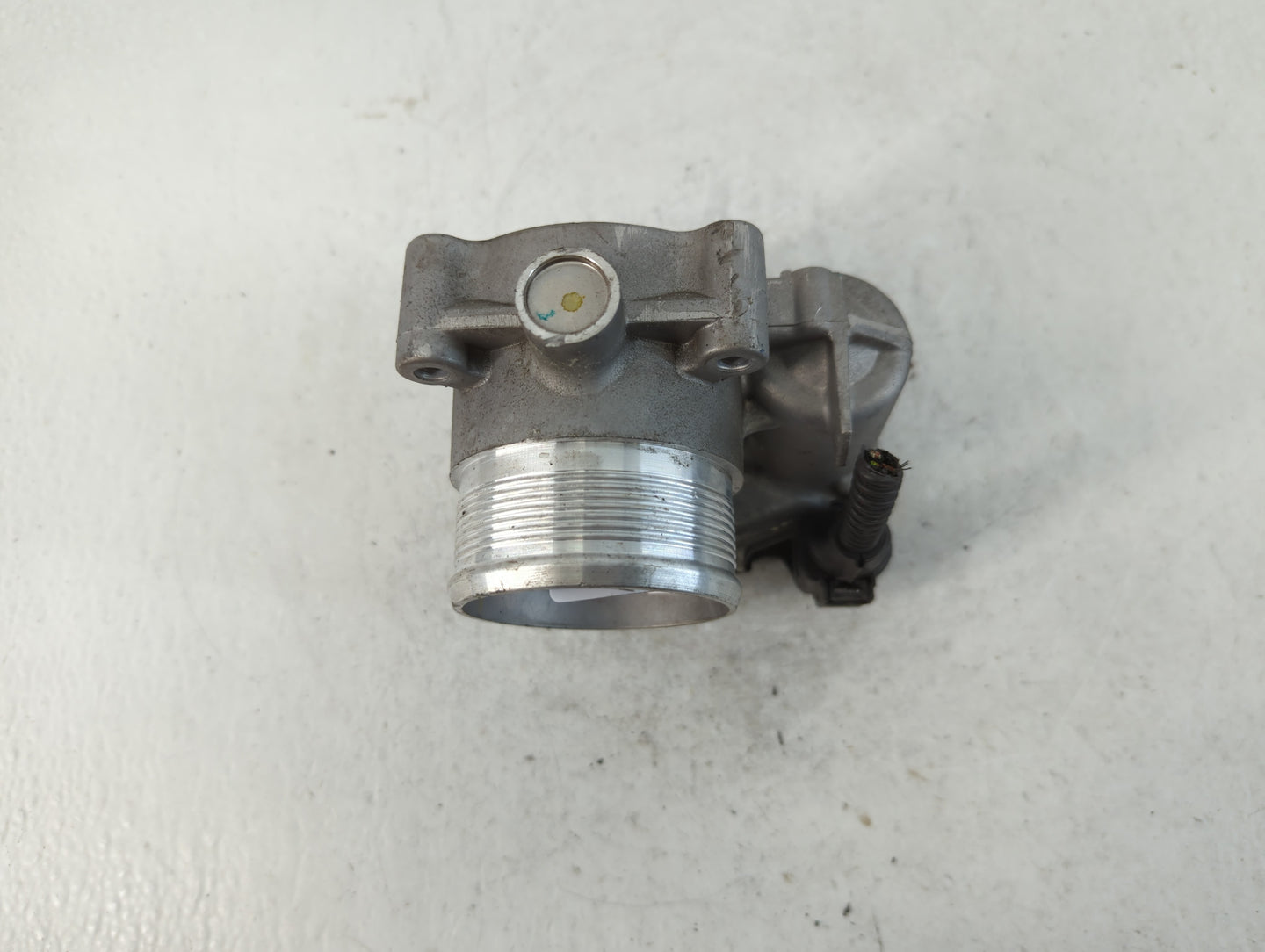2014-2017 Volkswagen Passat Throttle Body P/N:06K 133 062 E Fits Fits 2014 2015 2016 2017 OEM Used Auto Parts - Oemusedautoparts1.com