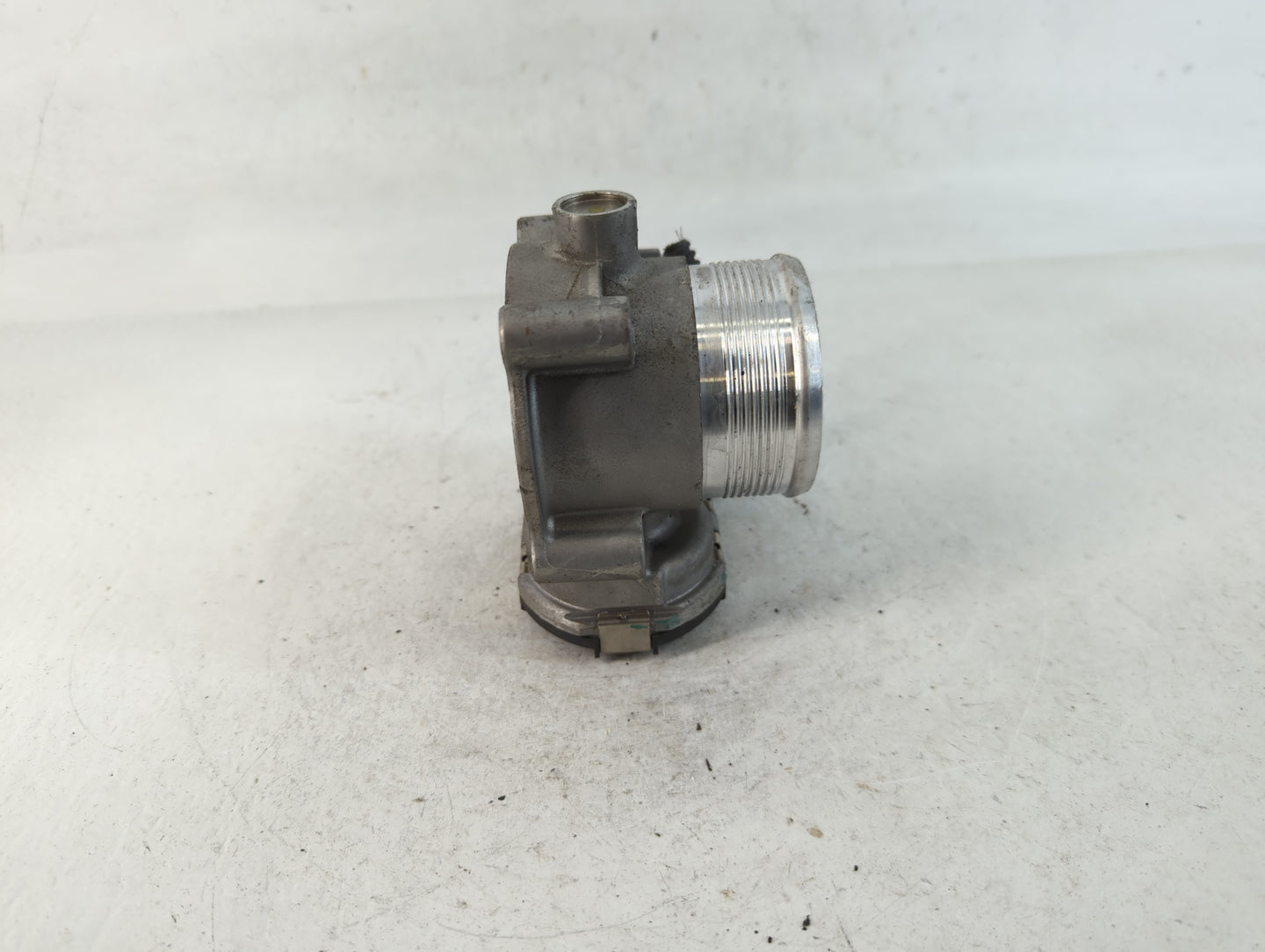 2014-2017 Volkswagen Passat Throttle Body P/N:06K 133 062 E Fits Fits 2014 2015 2016 2017 OEM Used Auto Parts - Oemusedautoparts1.com