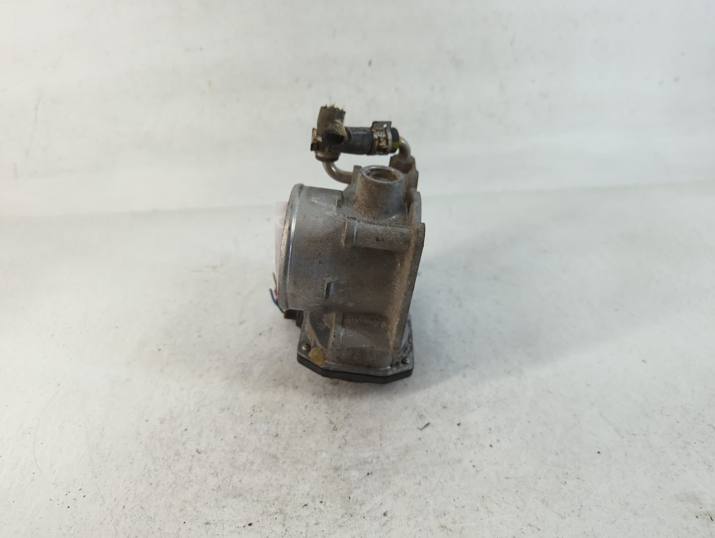 2005-2015 Toyota Tacoma Throttle Body P/N:22030-75020 Fits Fits 2005 2006 2007 2008 2009 2010 2011 2012 2013 2014 2015 OEM Used Auto Parts - Oemusedautoparts1.com