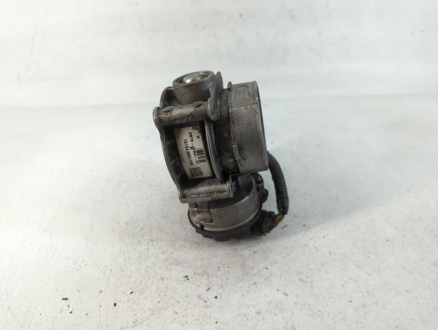 2013-2018 Ford C-Max Throttle Body P/N:DS7E-9F991-AF Fits Fits 2013 2014 2015 2016 2017 2018 2019 2020 2021 2022 OEM Used Auto Parts - Oemusedautoparts1.com