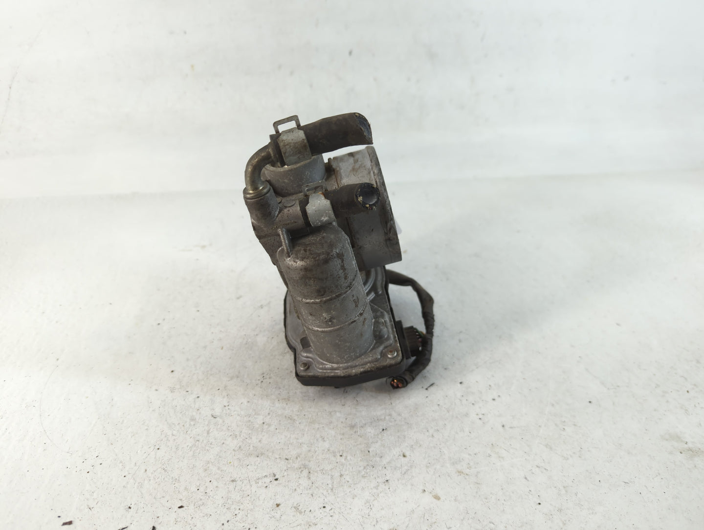 2007-2013 Nissan Altima Throttle Body P/N:RME60-15 Fits Fits 2007 2008 2009 2010 2011 2012 2013 OEM Used Auto Parts - Oemusedautoparts1.com