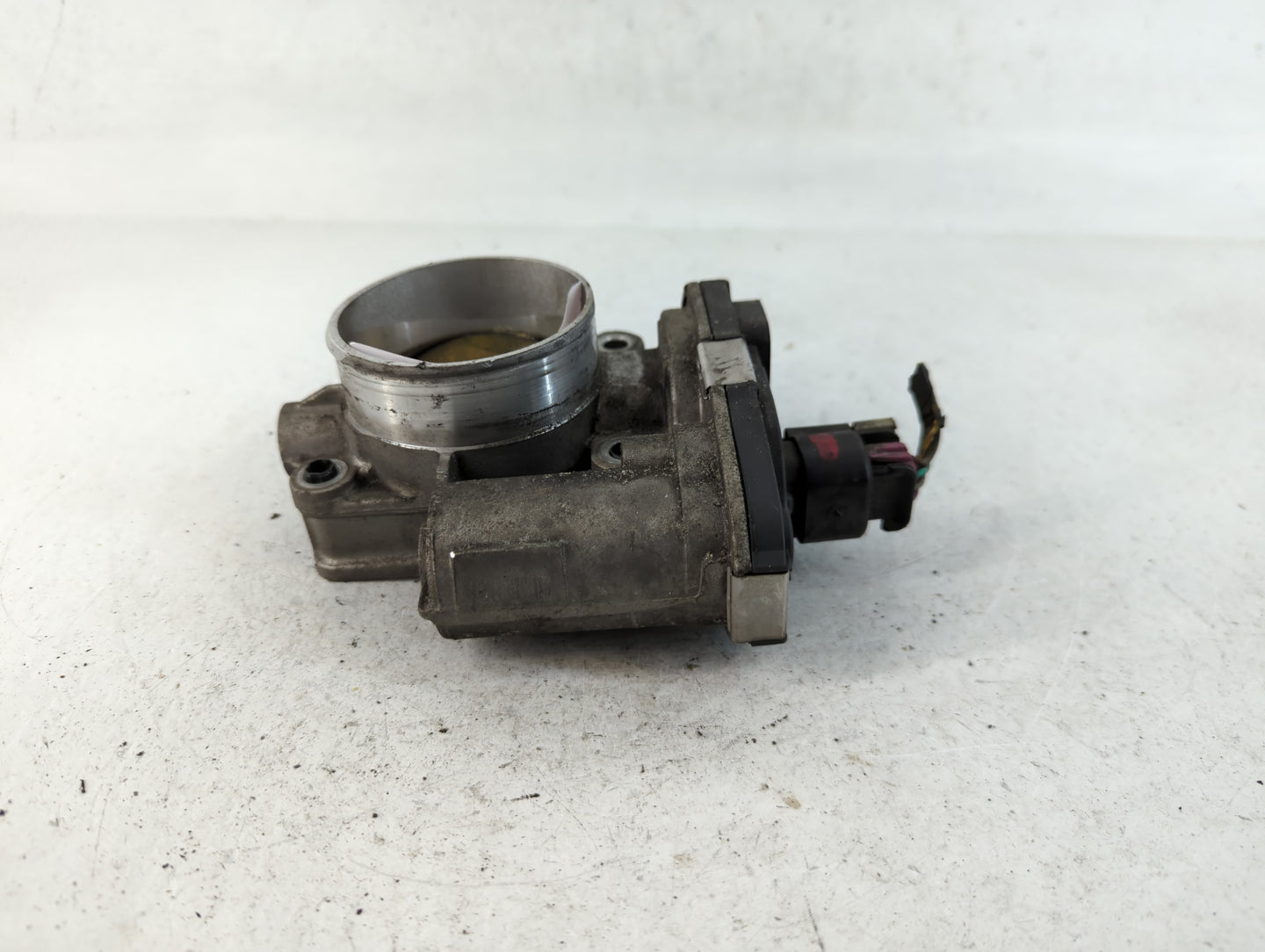 2008-2012 Chevrolet Malibu Throttle Body P/N:AA668AA1415 Fits Fits 2007 2008 2009 2010 2011 2012 OEM Used Auto Parts - Oemusedautoparts1.com