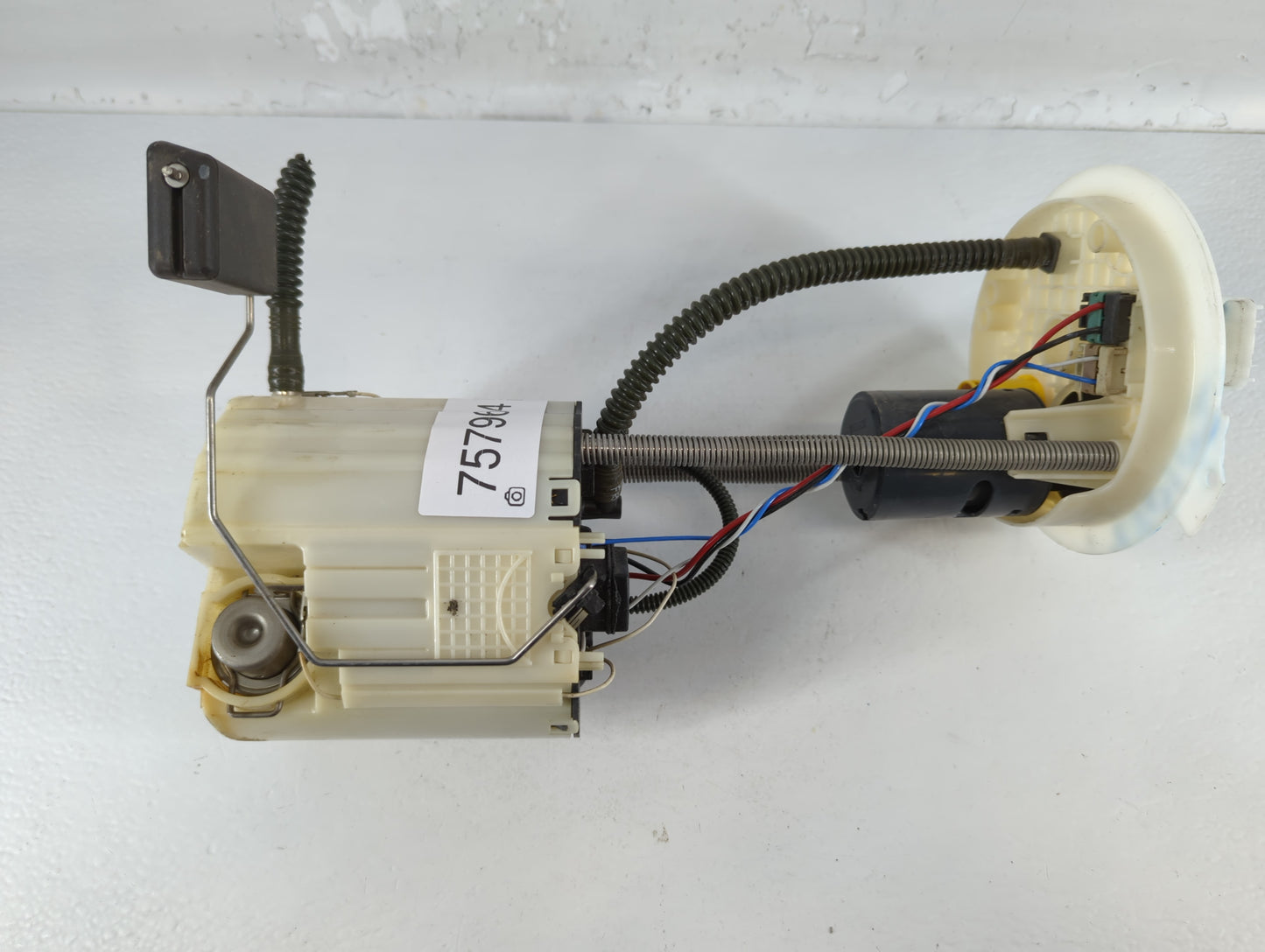 2012-2017 Chevrolet Equinox Electrical Gas Fuel Pump Assembly - Oemusedautoparts1.com