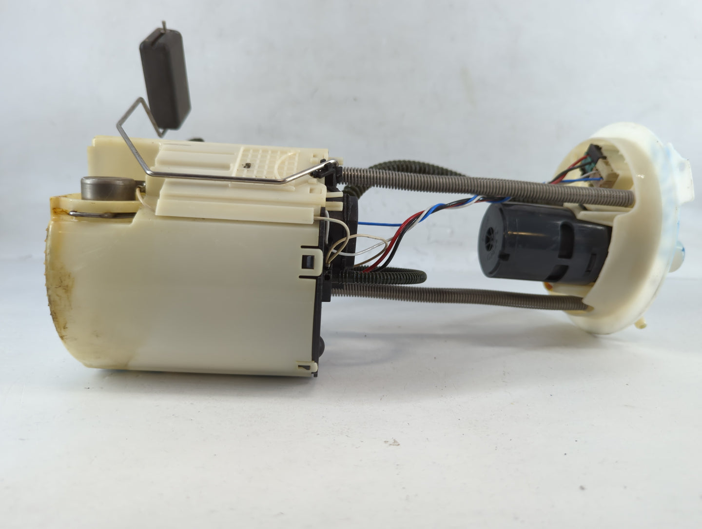 2012-2017 Chevrolet Equinox Electrical Gas Fuel Pump Assembly - Oemusedautoparts1.com