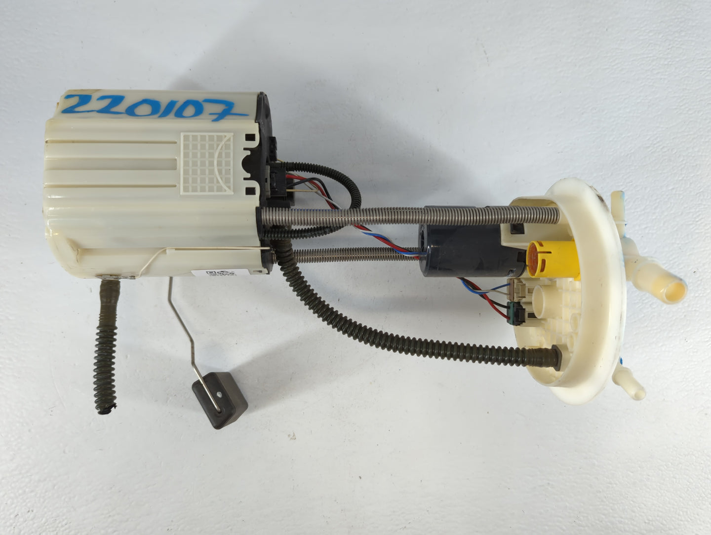2012-2017 Chevrolet Equinox Electrical Gas Fuel Pump Assembly - Oemusedautoparts1.com