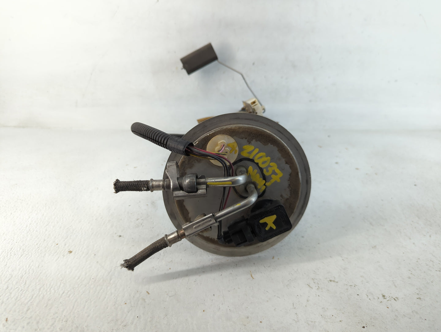 2001-2002 Lincoln Navigator Electrical Gas Fuel Pump Assembly - Oemusedautoparts1.com