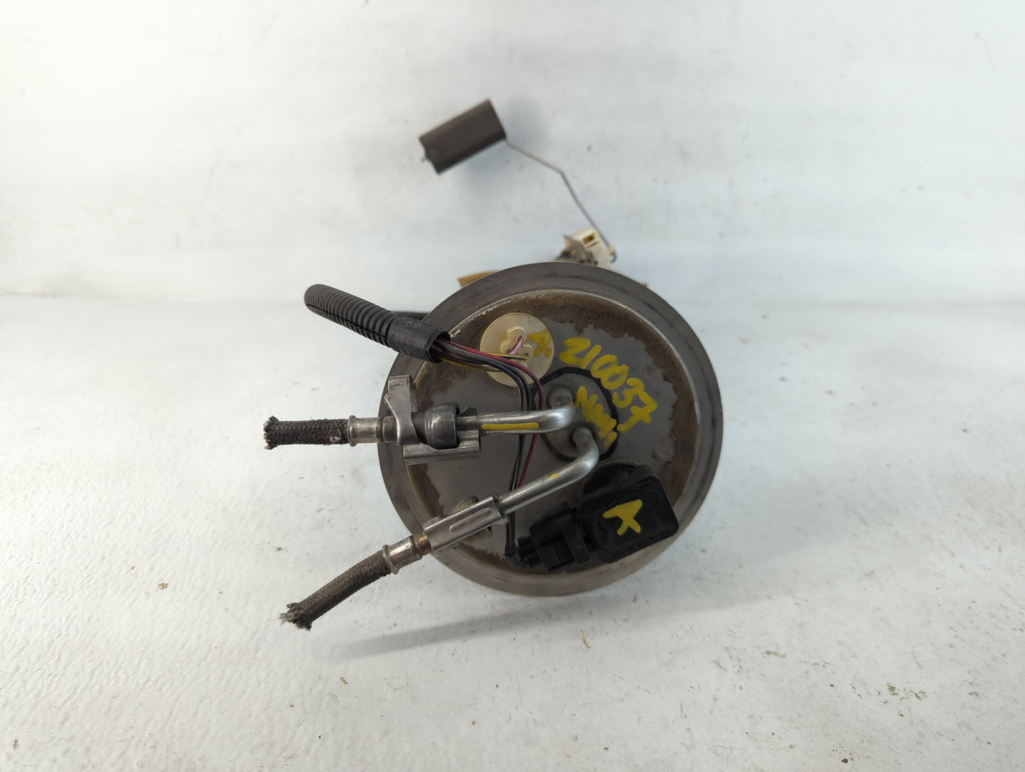 2001-2002 Lincoln Navigator Electrical Gas Fuel Pump Assembly - Oemusedautoparts1.com