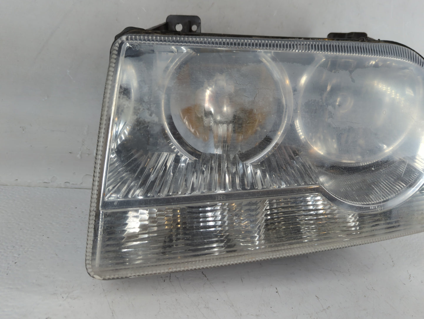 2005-2007 Chrysler 300 Driver Left Oem Head Light Headlight Lamp - Oemusedautoparts1.com