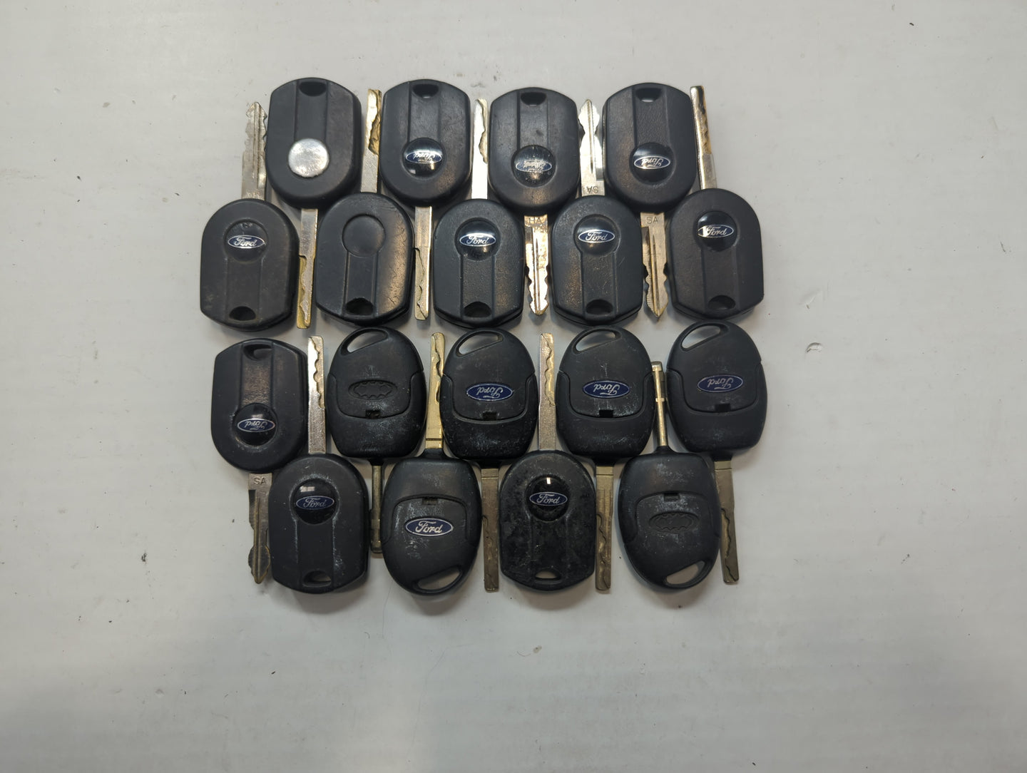 Lot of 18 Ford Keyless Entry Remote Fob MIXED FCC IDS MIXED PART NUMBERS - Oemusedautoparts1.com