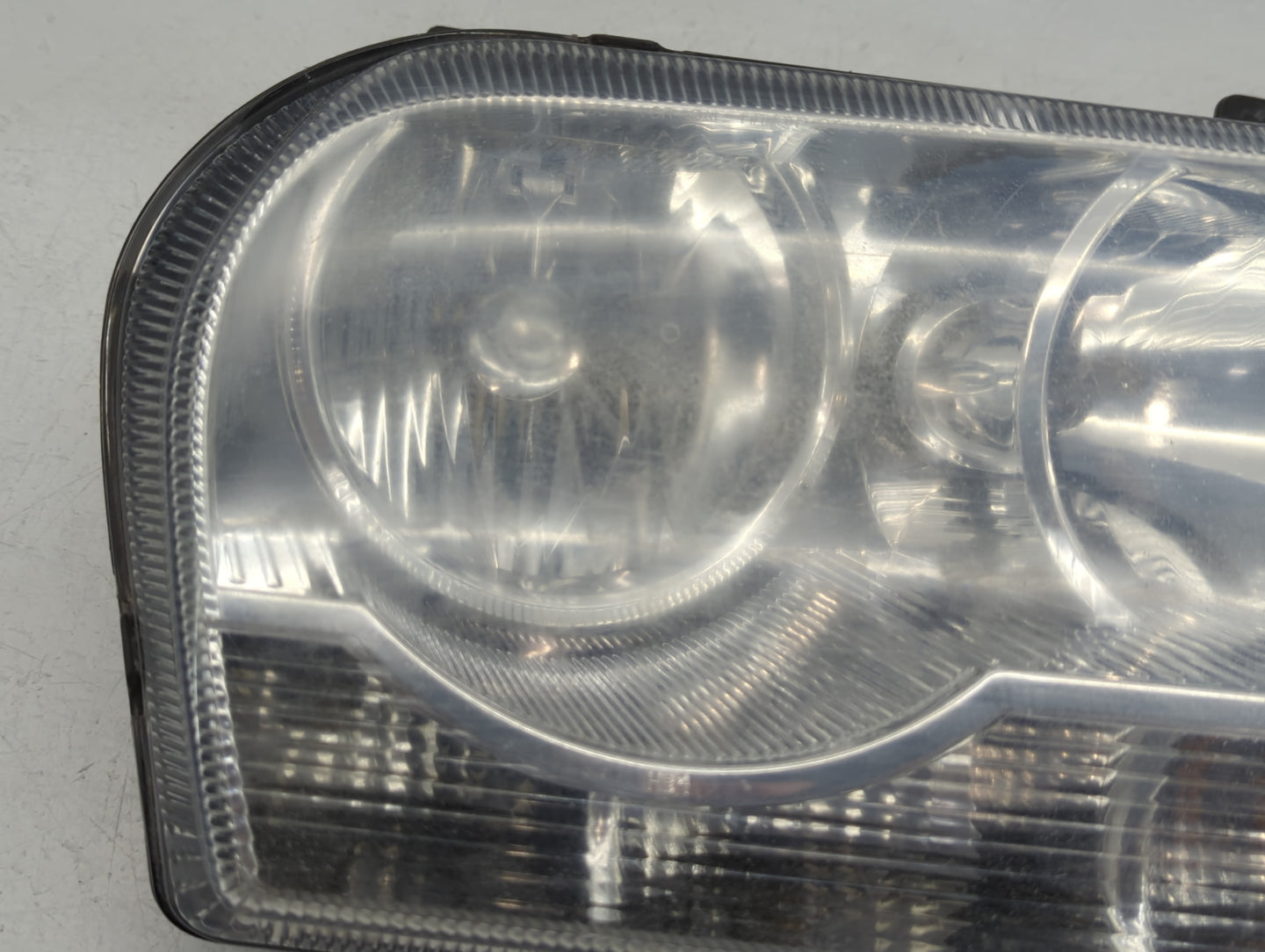 2005-2007 Chrysler 300 Passenger Right Oem Head Light Headlight Lamp - Oemusedautoparts1.com