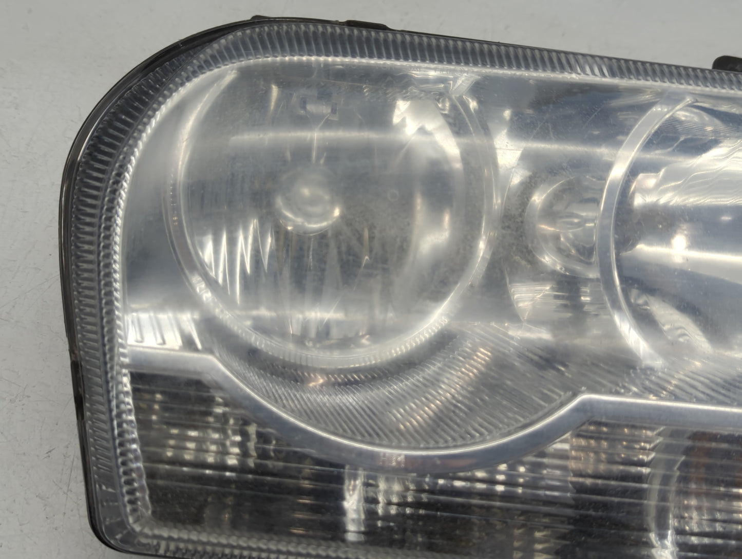 2005-2007 Chrysler 300 Passenger Right Oem Head Light Headlight Lamp - Oemusedautoparts1.com