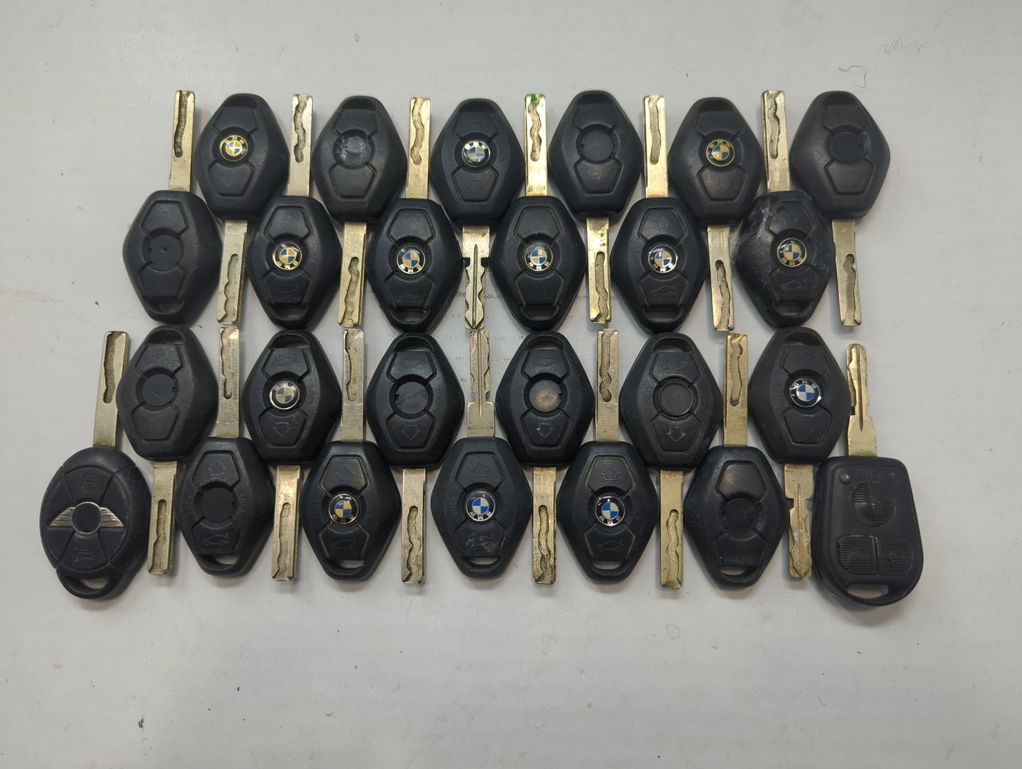 Lot of 25 Bmw Keyless Entry Remote Fob MIXED FCC IDS MIXED PART NUMBERS - Oemusedautoparts1.com