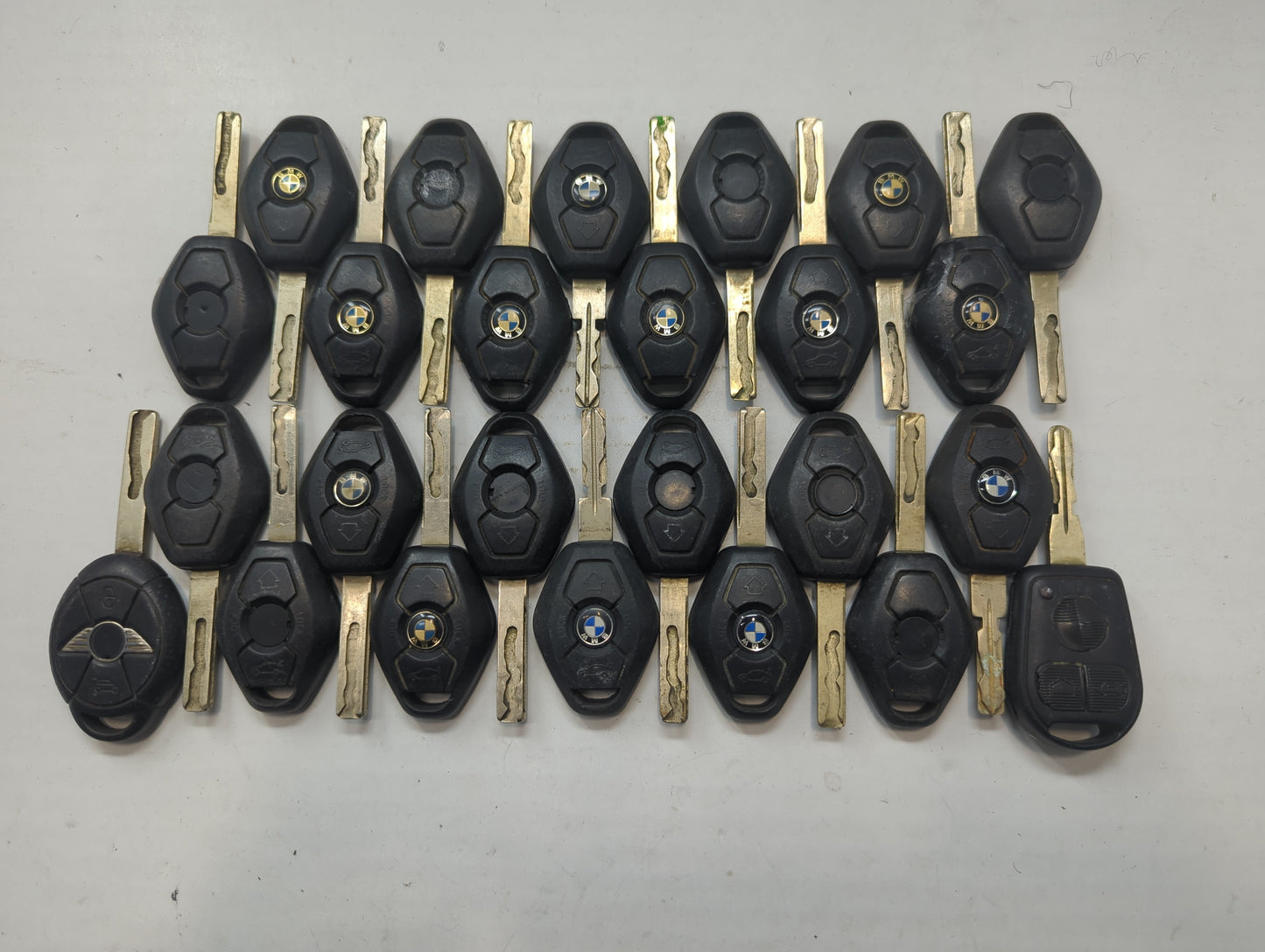 Lot of 25 Bmw Keyless Entry Remote Fob MIXED FCC IDS MIXED PART NUMBERS - Oemusedautoparts1.com