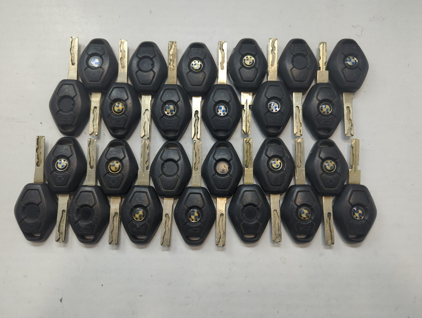Lot of 25 Bmw Keyless Entry Remote Fob MIXED FCC IDS MIXED PART NUMBERS - Oemusedautoparts1.com