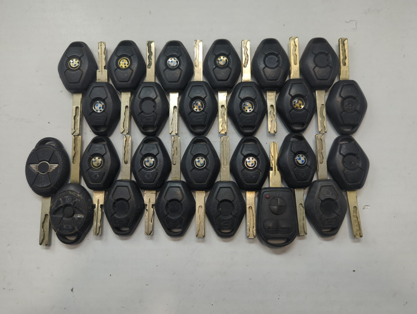 Lot of 25 Bmw Keyless Entry Remote Fob MIXED FCC IDS MIXED PART NUMBERS - Oemusedautoparts1.com