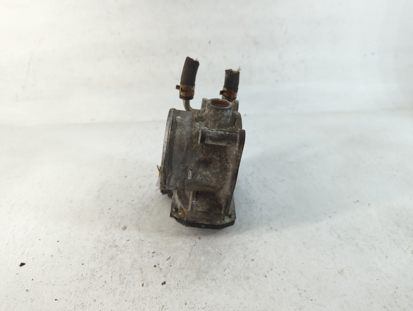 2007-2016 Toyota Sienna Throttle Body P/N:22030-0P050 Fits OEM Used Auto Parts - Oemusedautoparts1.com